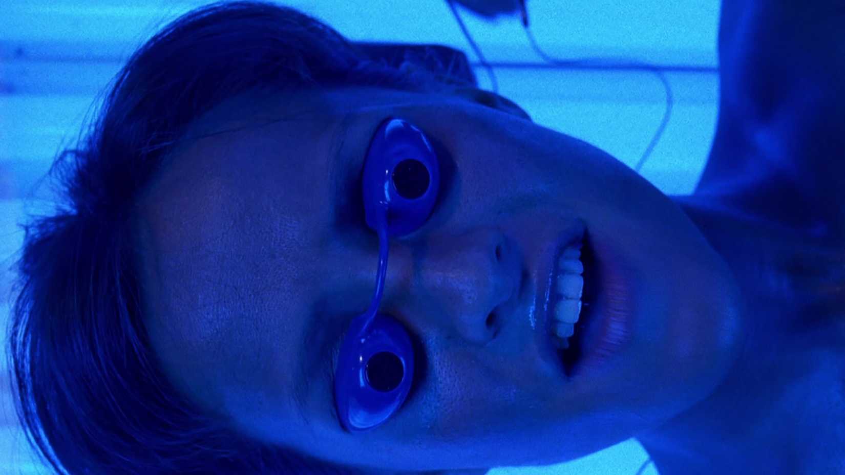 Final Destination 3 tanning bed death