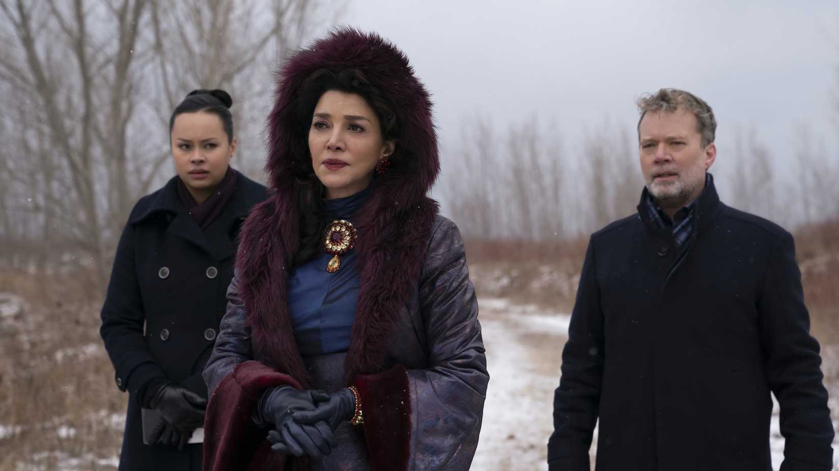 Frankie Adams Shohreh Aghdashloo and Tim DeKay in The Expanse