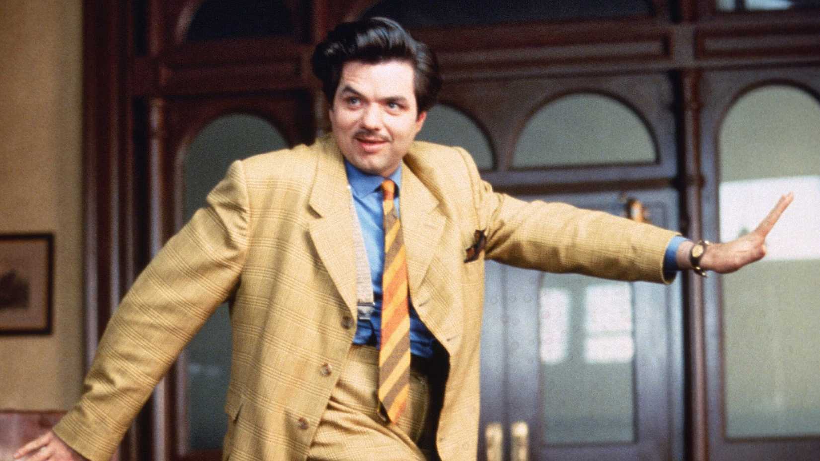Oliver Platt em uma dança engraçada em Funny Bones