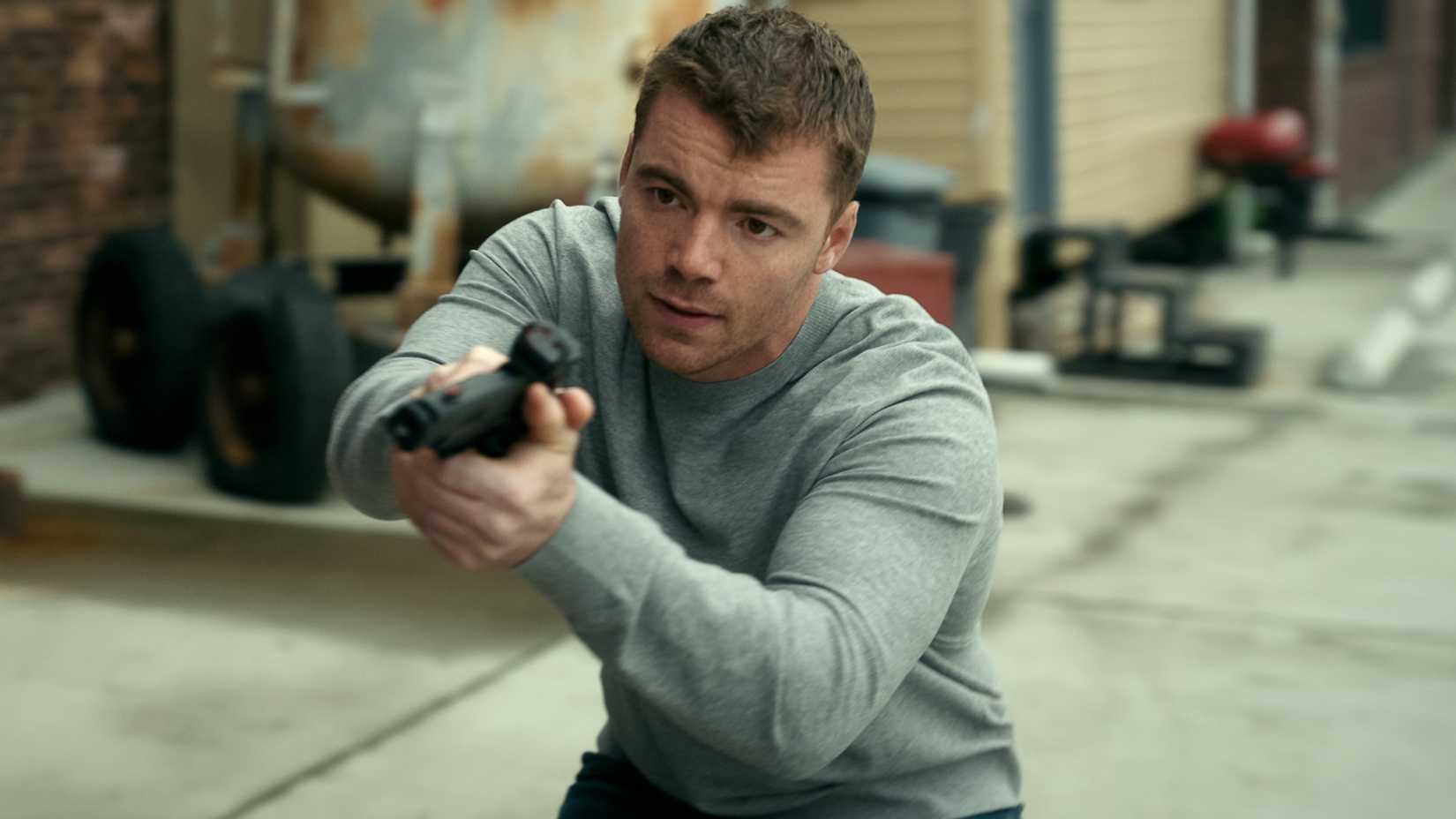 Gabriel Basso como Peter Sutherland em The Night Agent