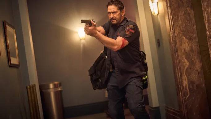 Gerard Butler como bombeiro em Empire City