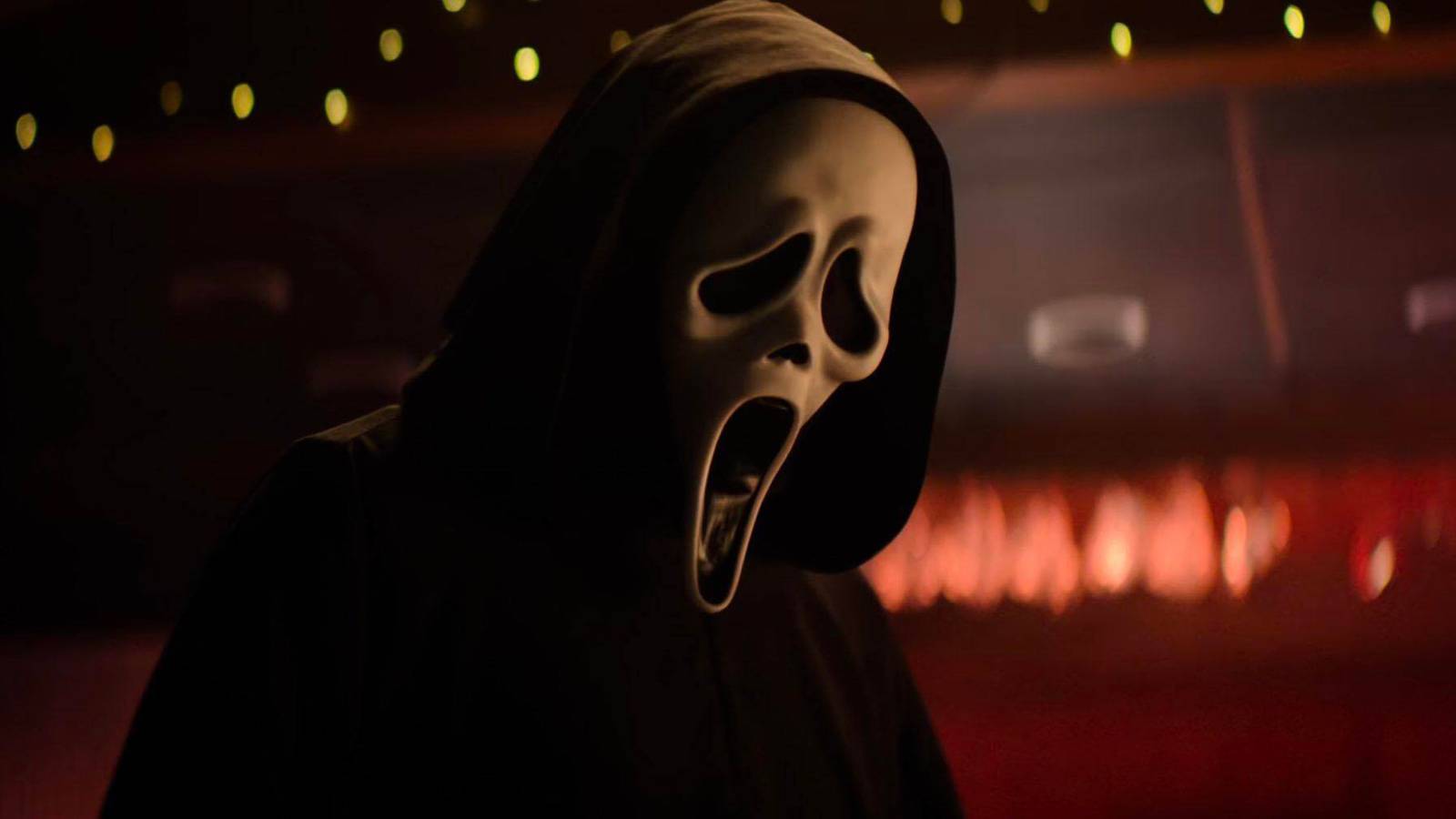 Ghostface schaut in Scream 7 nach unten