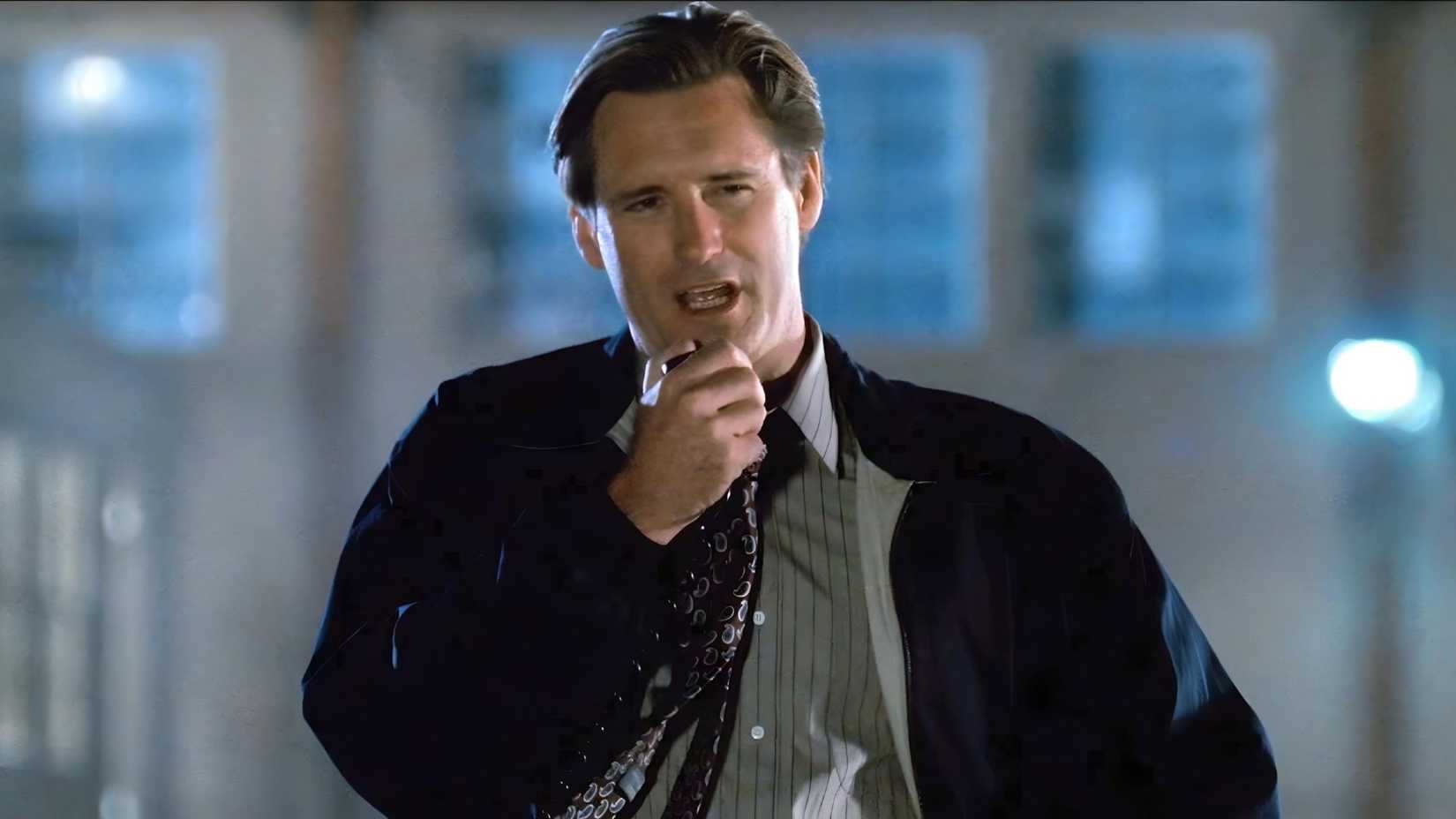 Bill Pullman speaks into a megaphone on Independence Day