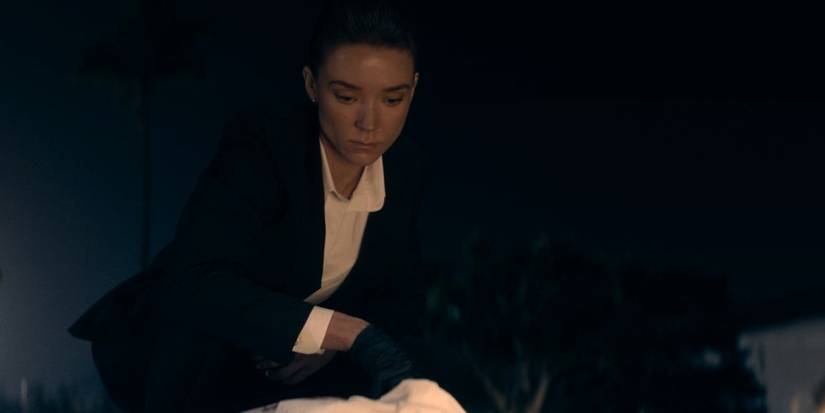 jane crouching over the president s body in paradise season 2