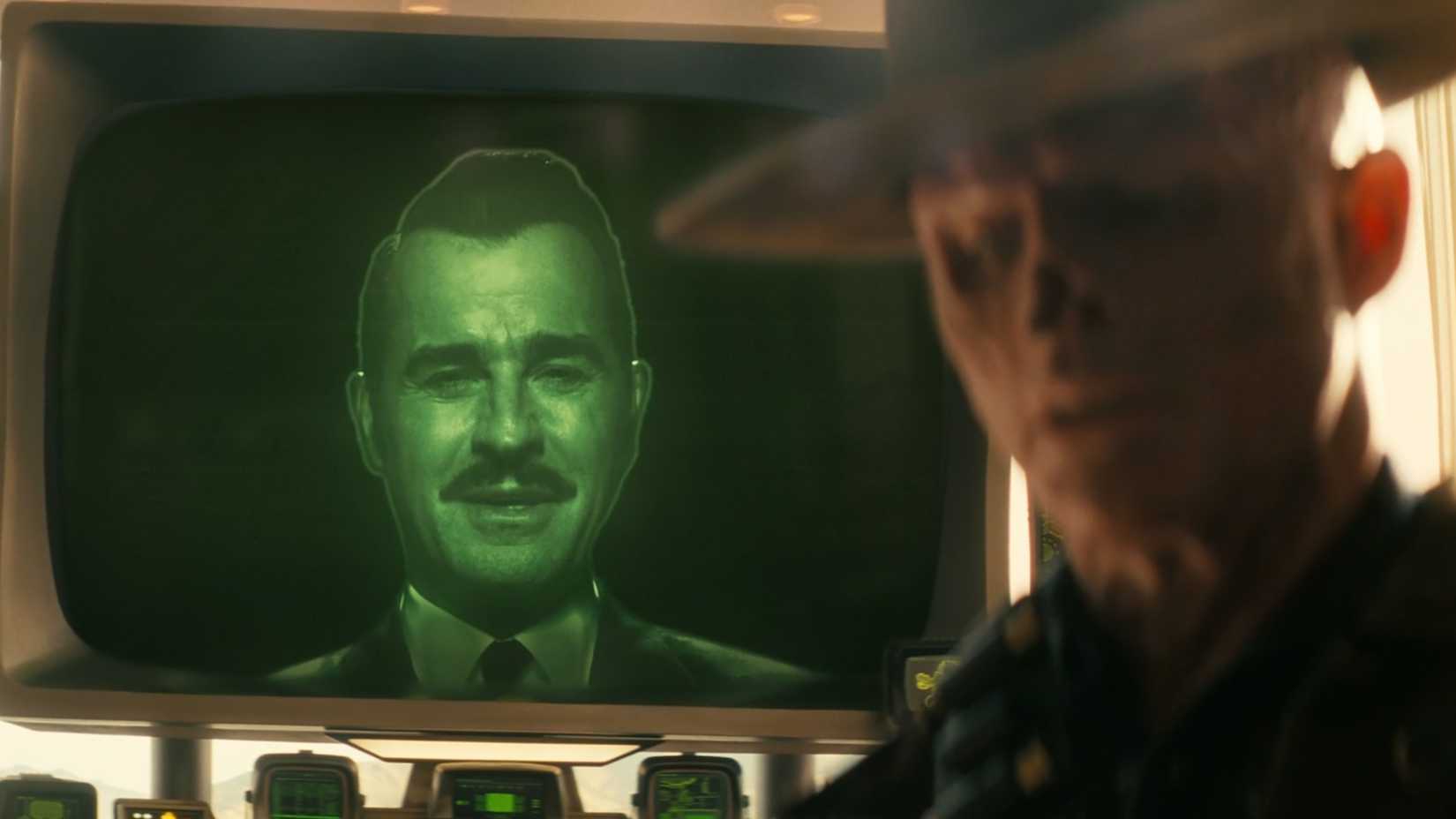 Мистер Хаус, сыгранный Джастином Тёрву, на большом экране за Уолтоном Гоггином в роли "Гхола" в 2-м сезоне Fallout