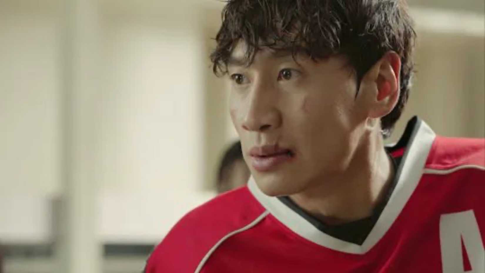 Um jogador de hóquei no K-Drama Puck!