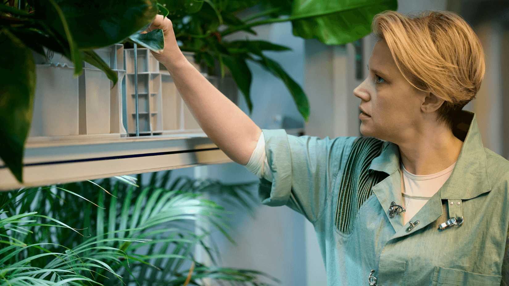 Kate McKinnon in In the Blink of an Eye