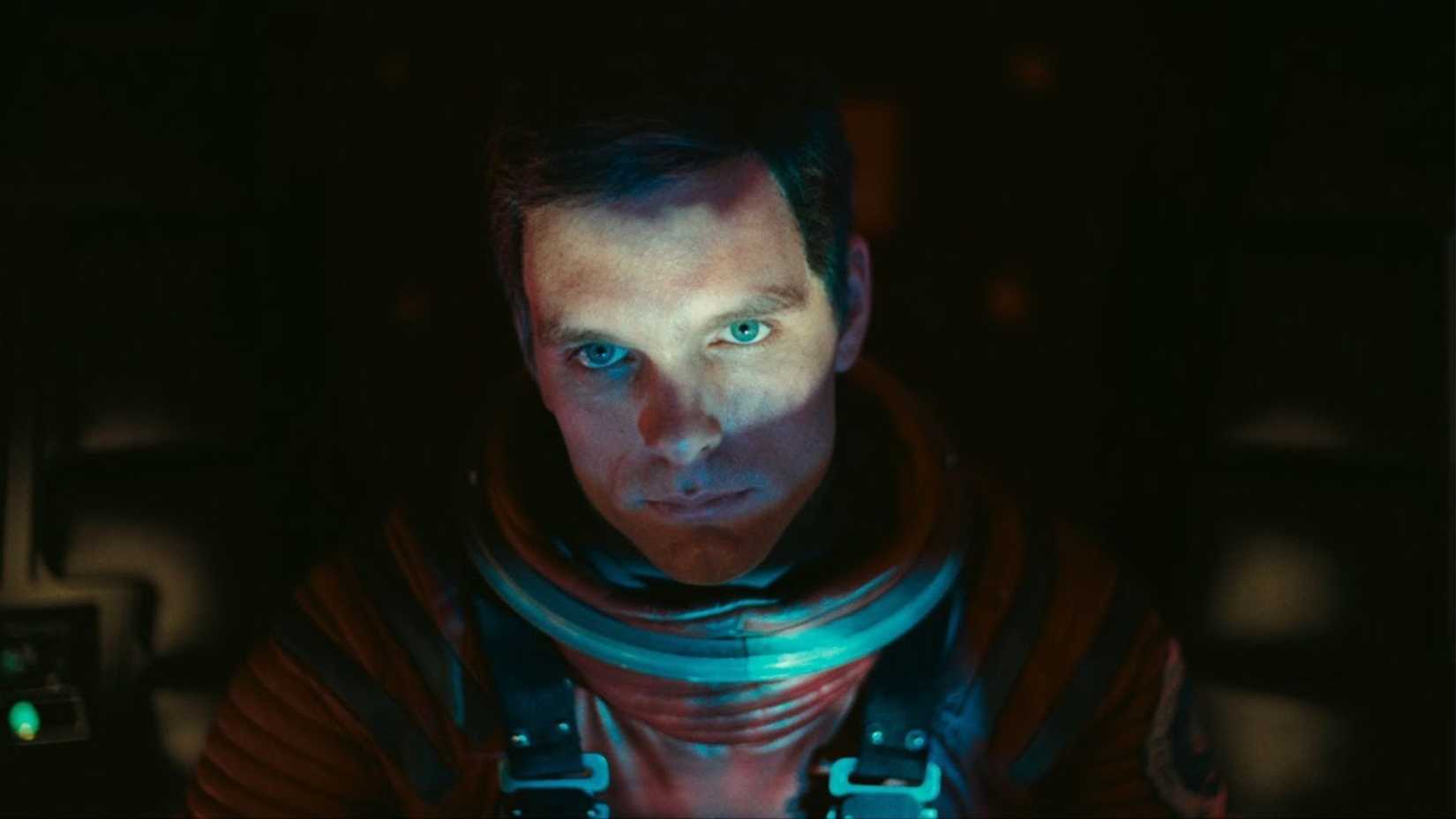 Keir Dullea como Dr. David Bowman em 2001: Uma Odisseia no Espaço