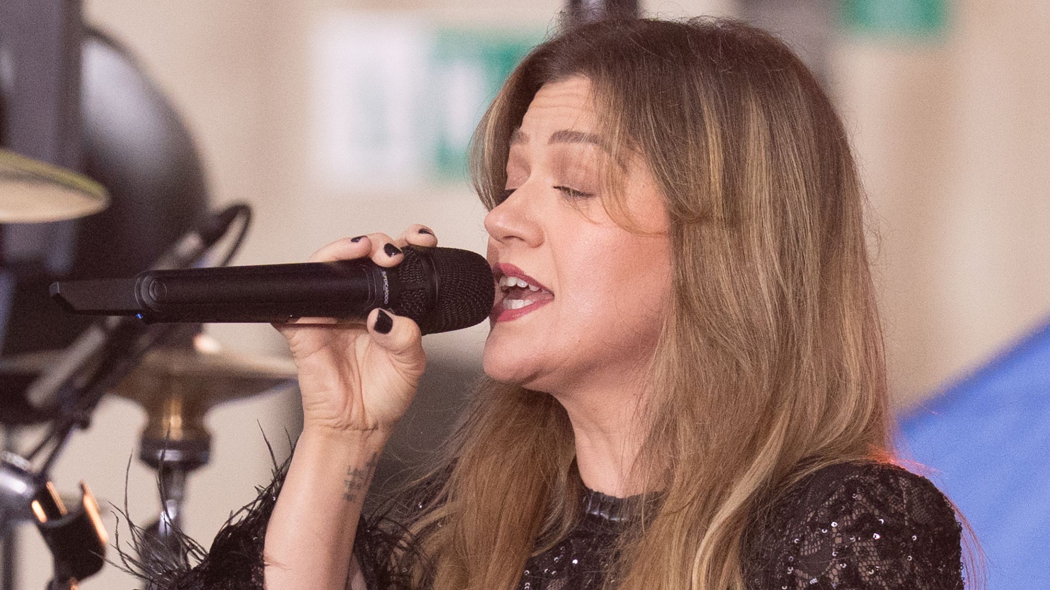 Kelly Clarkson performing