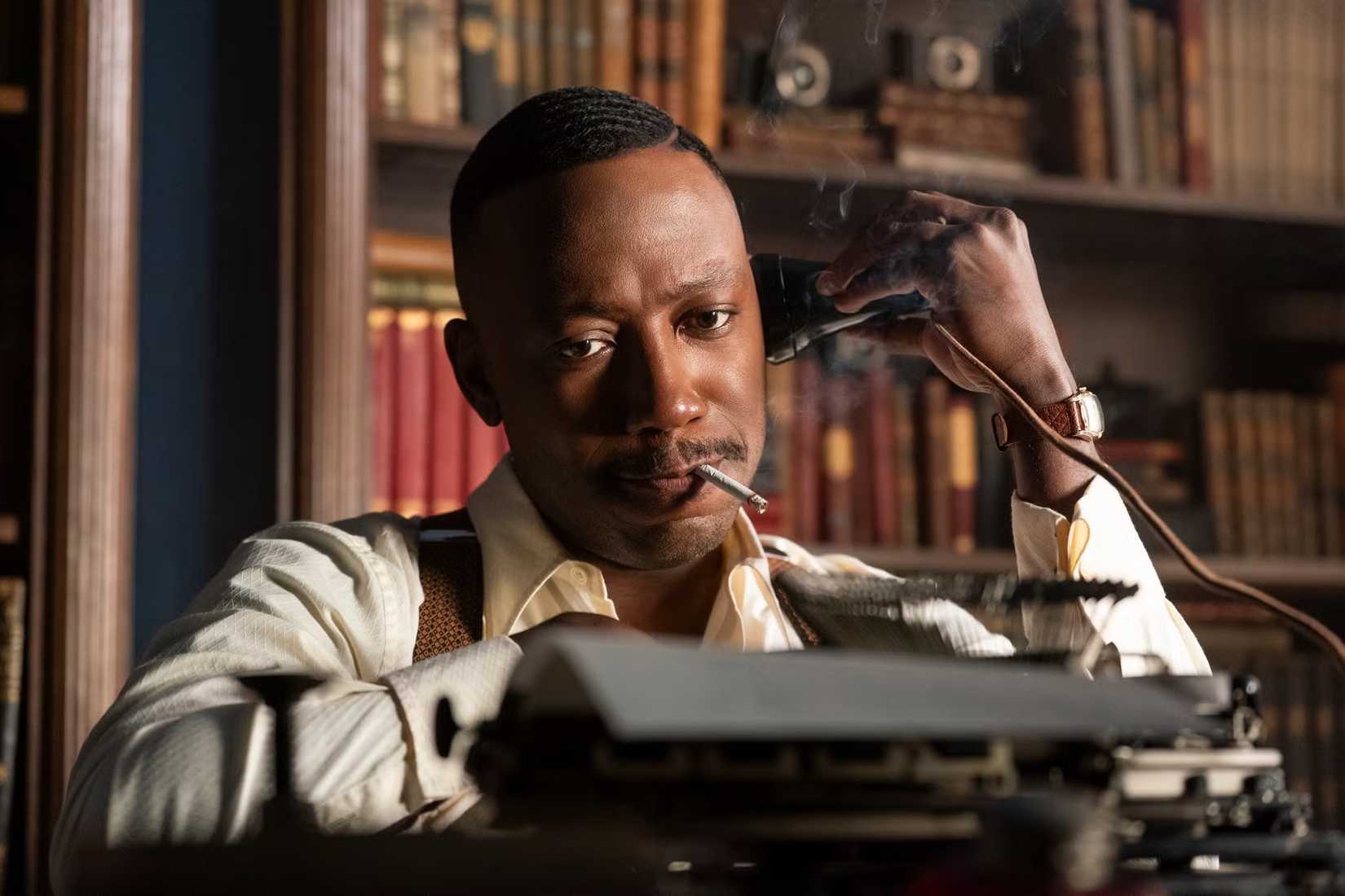 Lamorne Morris como Robbie Robertson