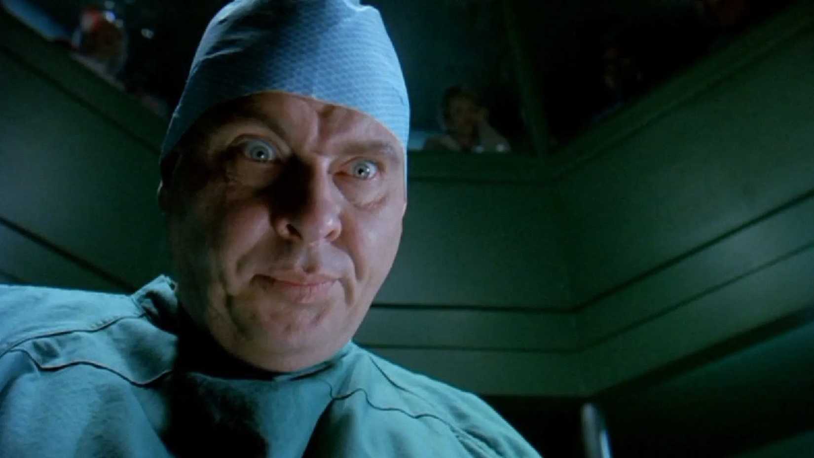 Larry Drake como Dr. Evan Rendell Jr. em Dr. Giggles