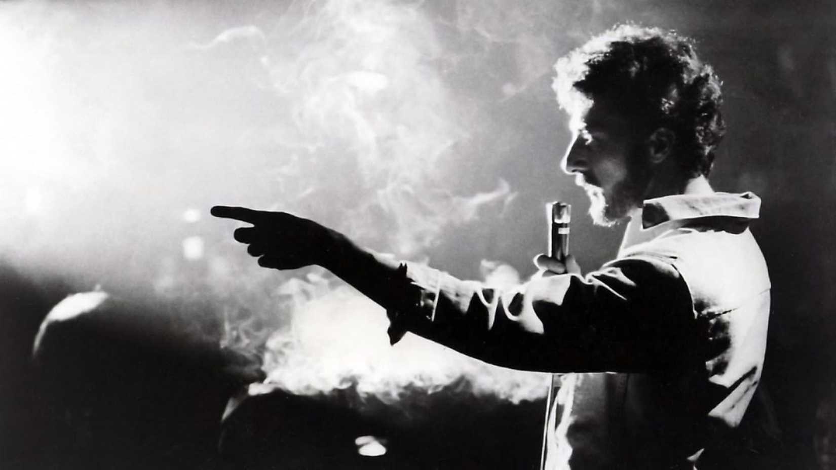 Lenny Bruce no palco em Lenny