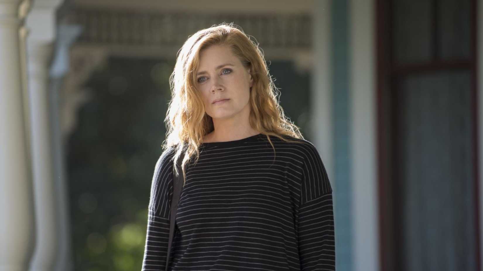 Amy Adams na minissérie Sharp Objects.