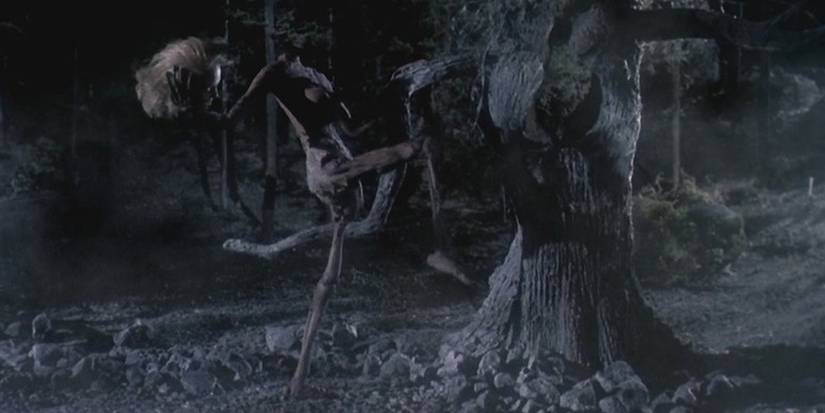 Linda dançando em Evil Dead II