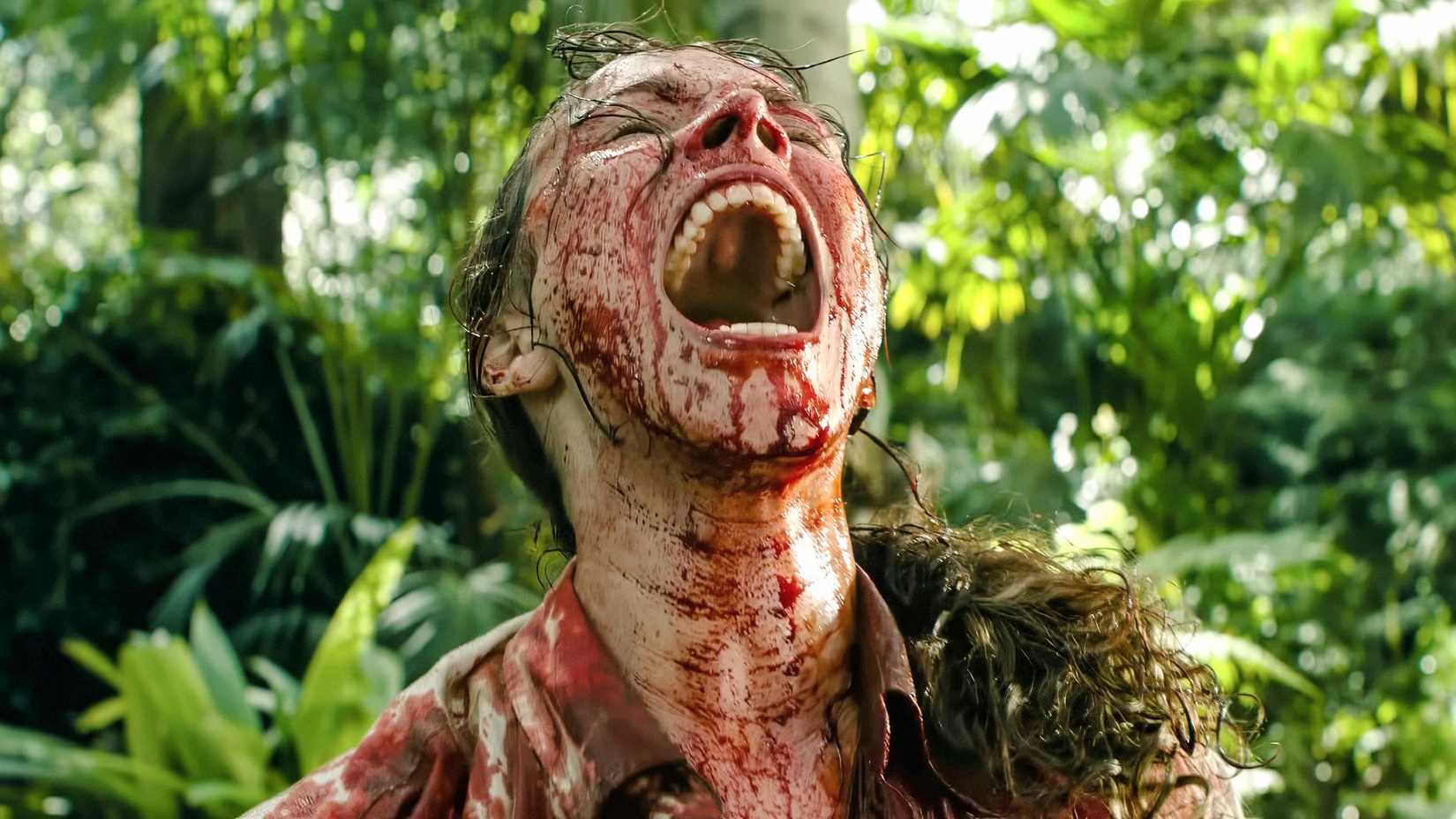 Rachel McAdams als Linda schreit, bedeckt mit Blut in Send Help