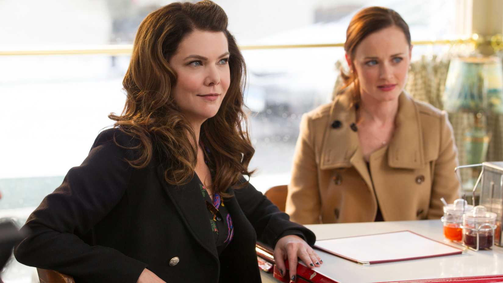 Lorelai (Lauren Graham) and Rory Gilmore (Aleis Bledel) in Gilmore Girls A Year in the Life