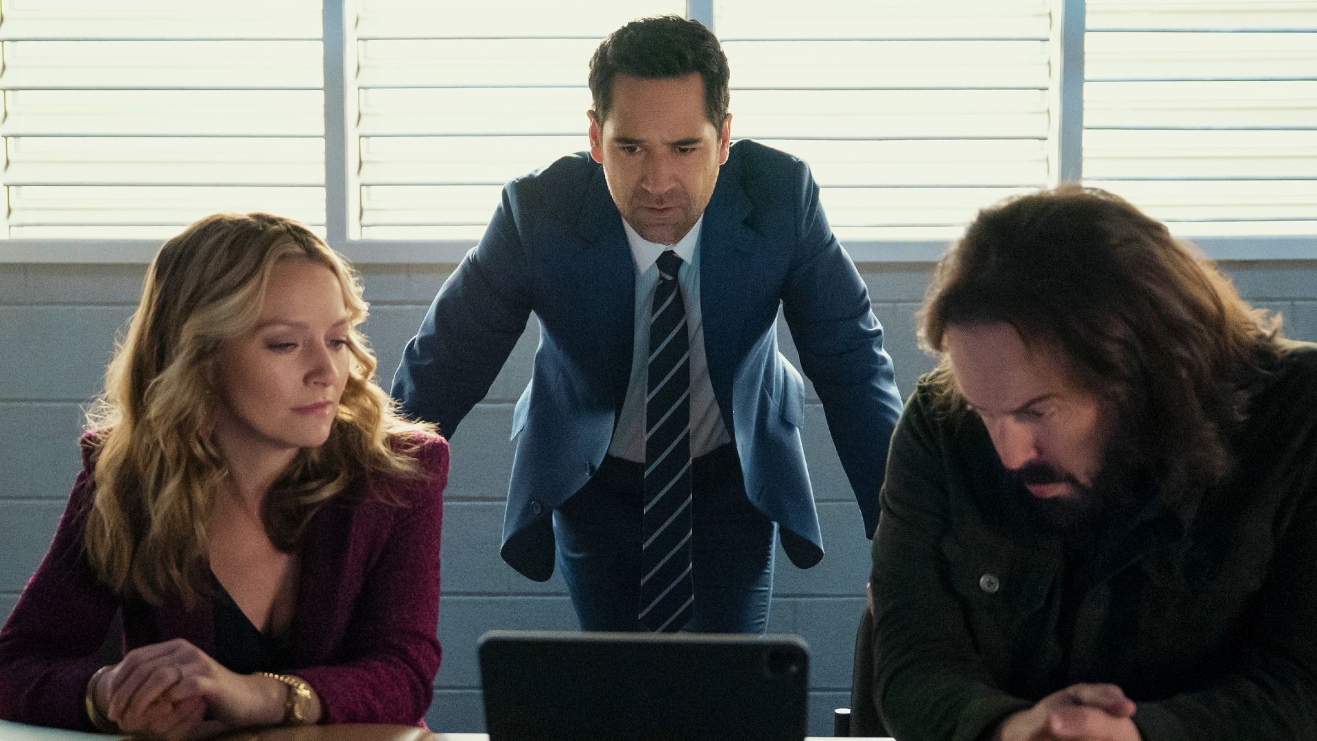 Why The Lincoln Lawyer Season 4 Killed Off Elliott Gould's Legal