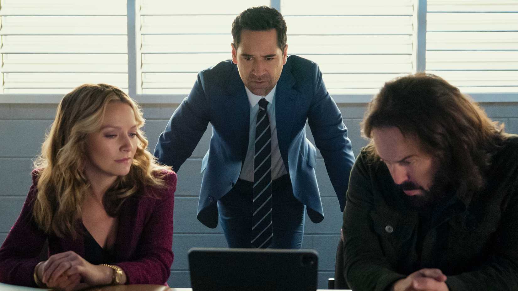 Lorna, Mickey e Cisco em O Poderoso Chefão temporada 4