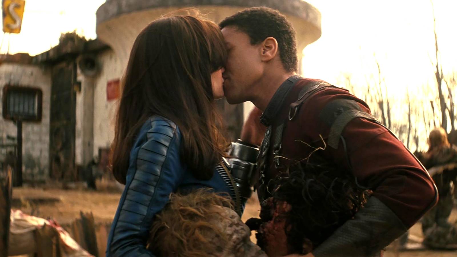 Lucy and Maximus kiss in Fallout season 1