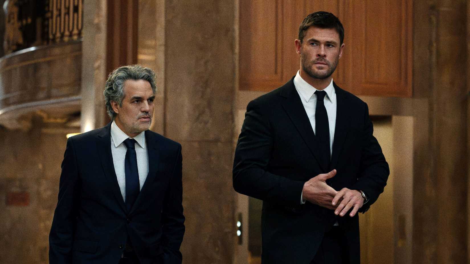 Chris Hemsworth e Mark Ruffalo em Crime 101