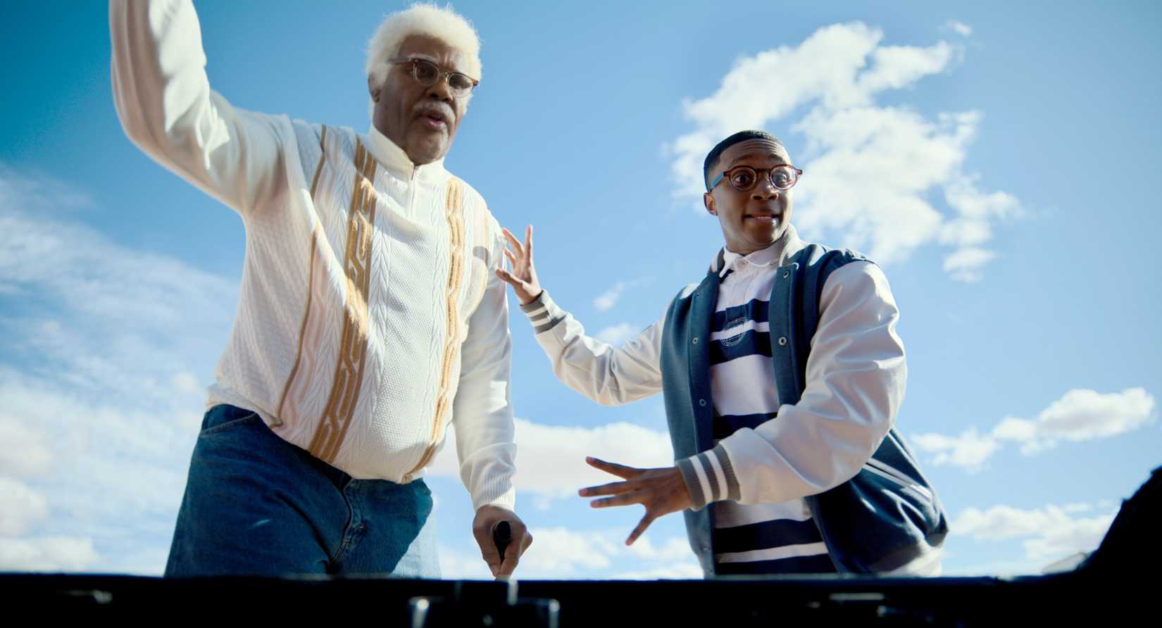 TYLER PERRY'S JOE'S COLLEGE ROAD TRIP, (auch bekannt als JOE'S COLLEGE ROAD TRIP), von links: Tyler Perry, Jermaine Harris, 2026. © Netflix