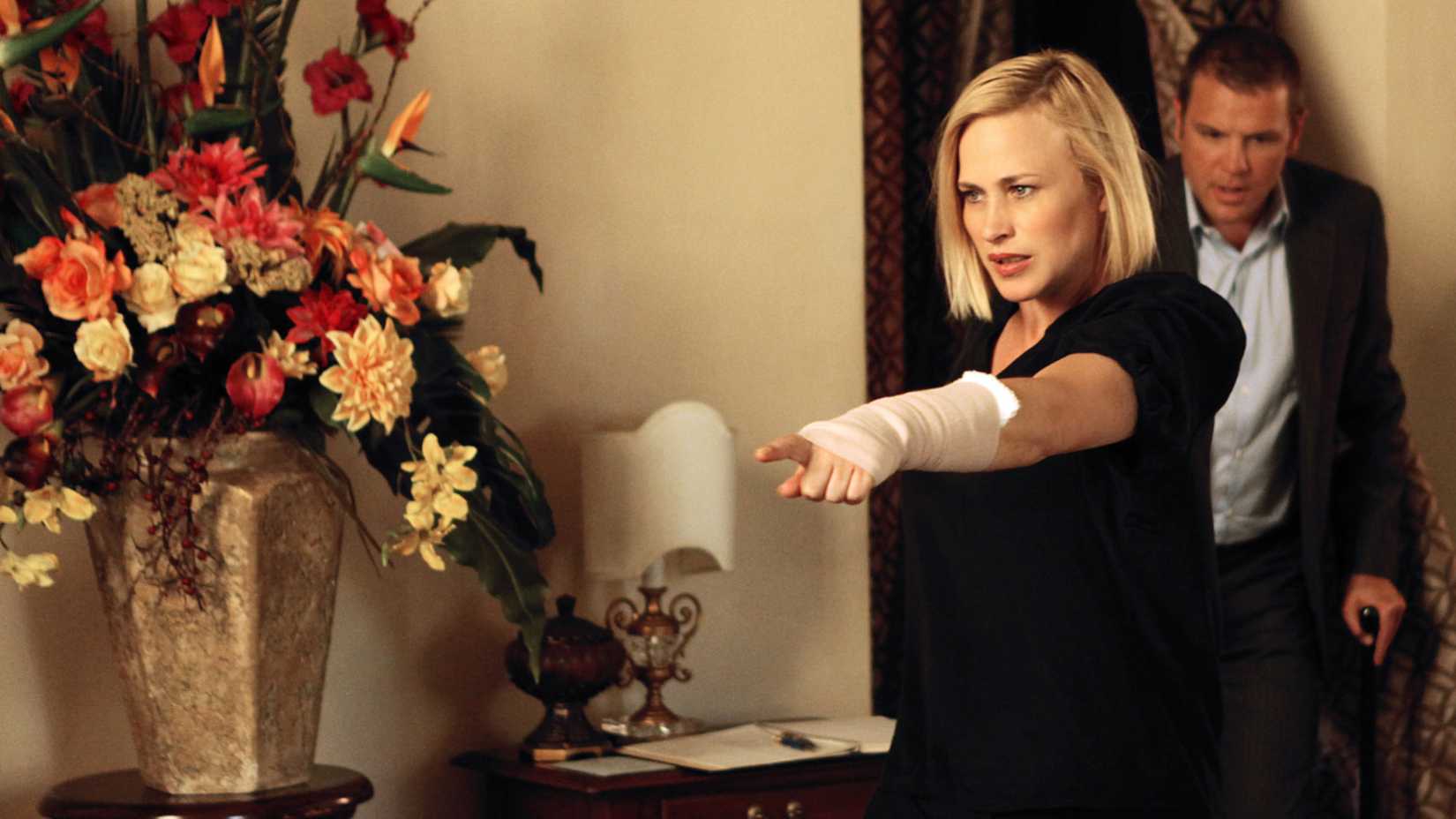 Allison DuBois and Lee Scanlon in Medium