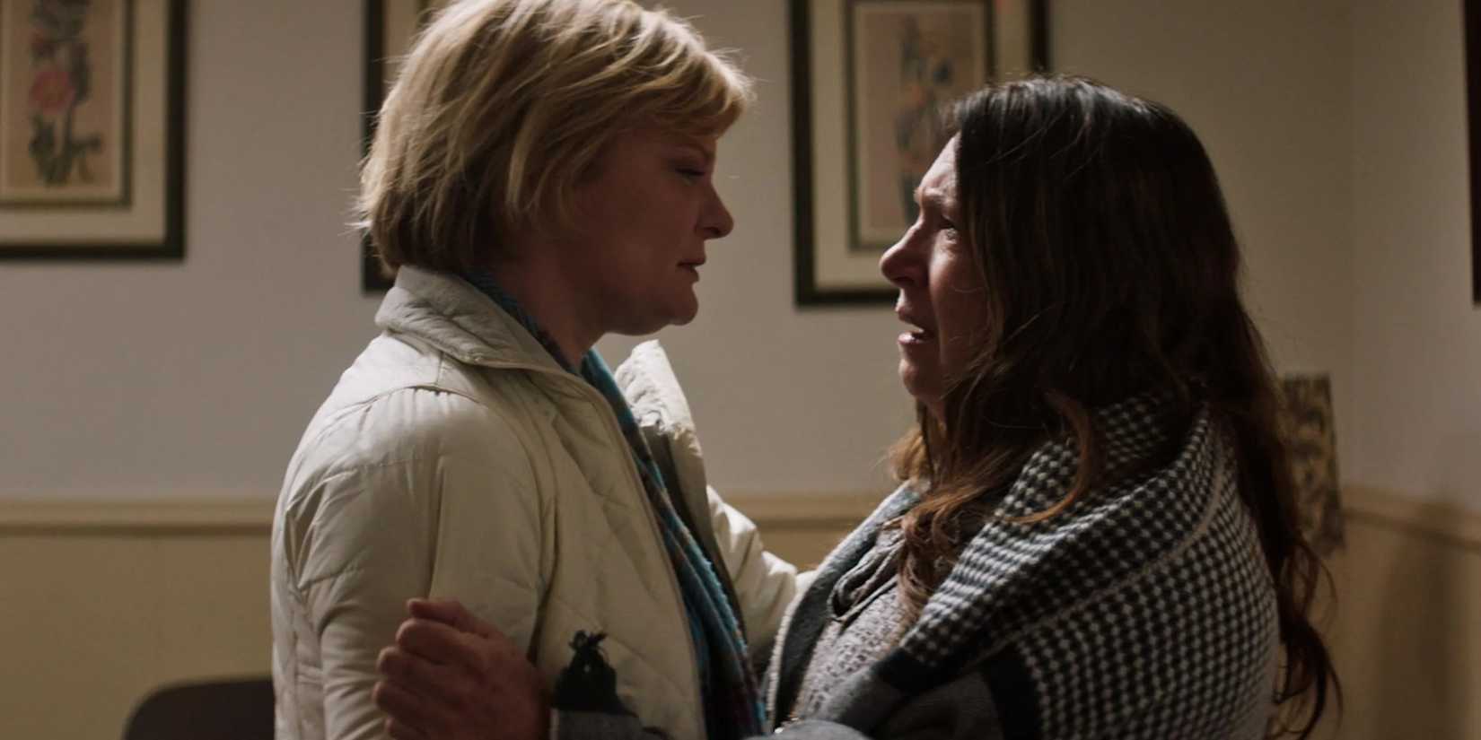 Ann Dowd und Martha Plimpton in der Messe