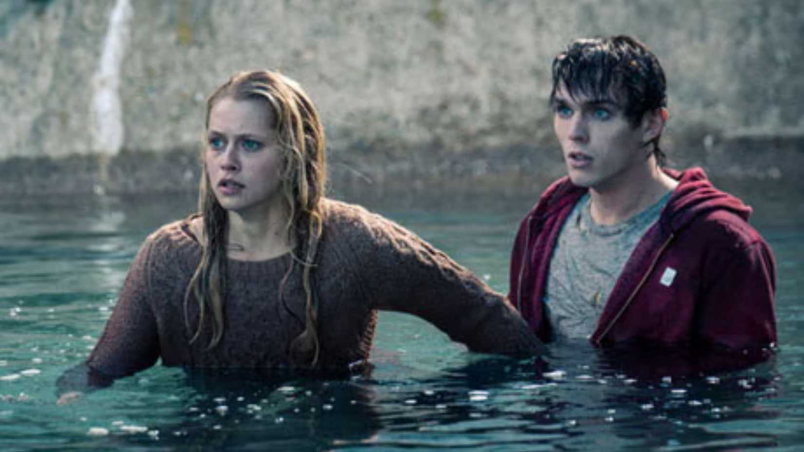 Nicholas Hoult e Teresa Palmer em Warm Bodies