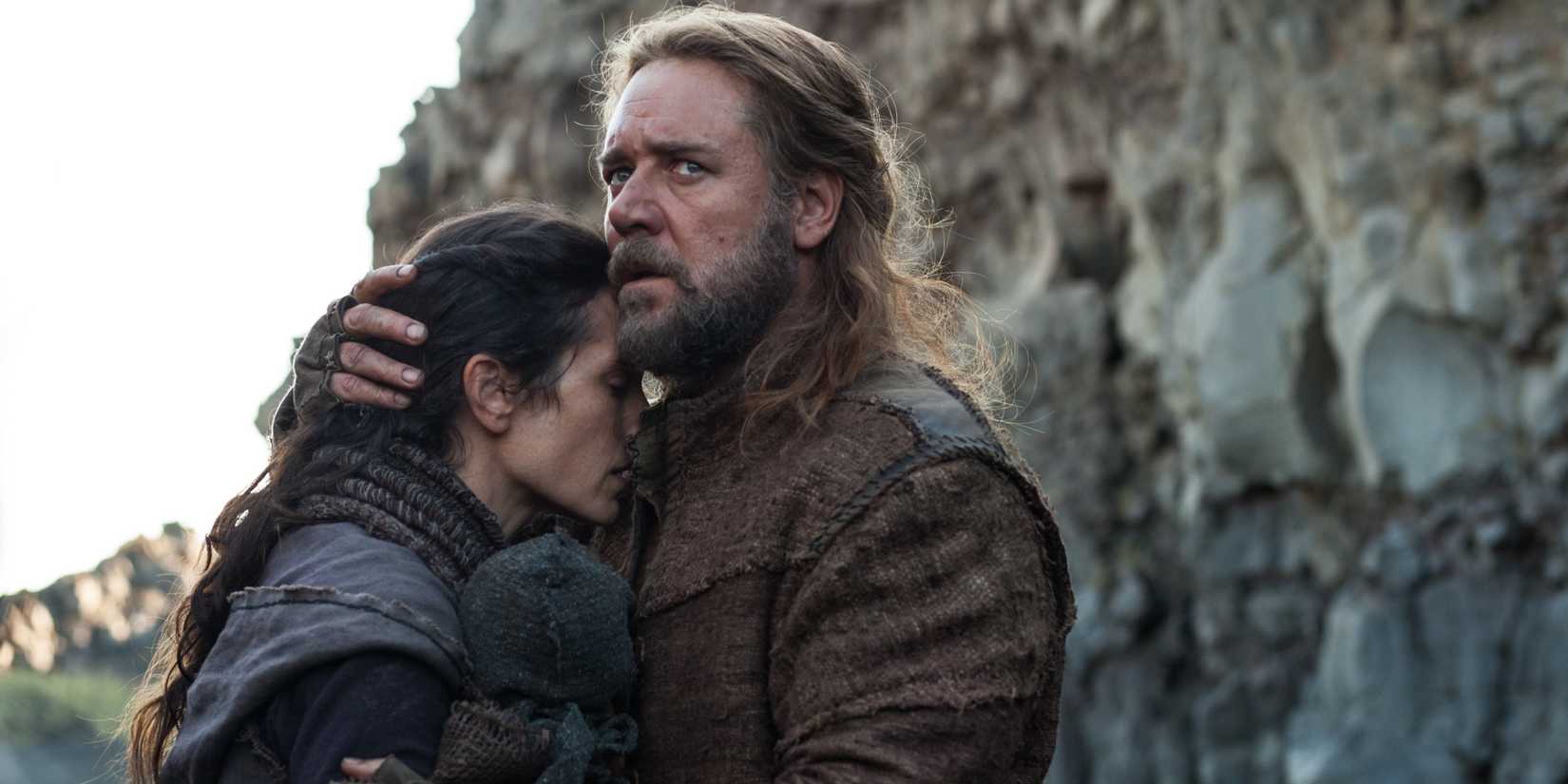 Ной держит свою жену в Ное