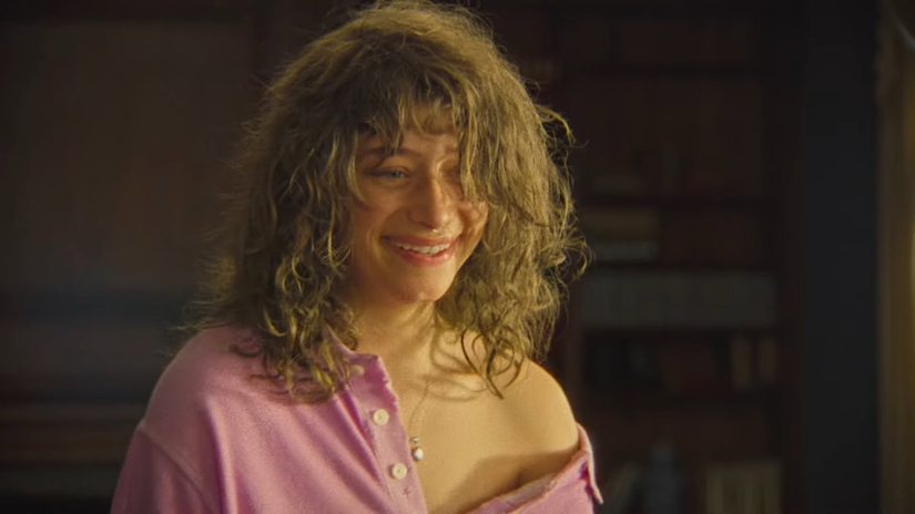 Odessa A'zion als Kennedy in Pools