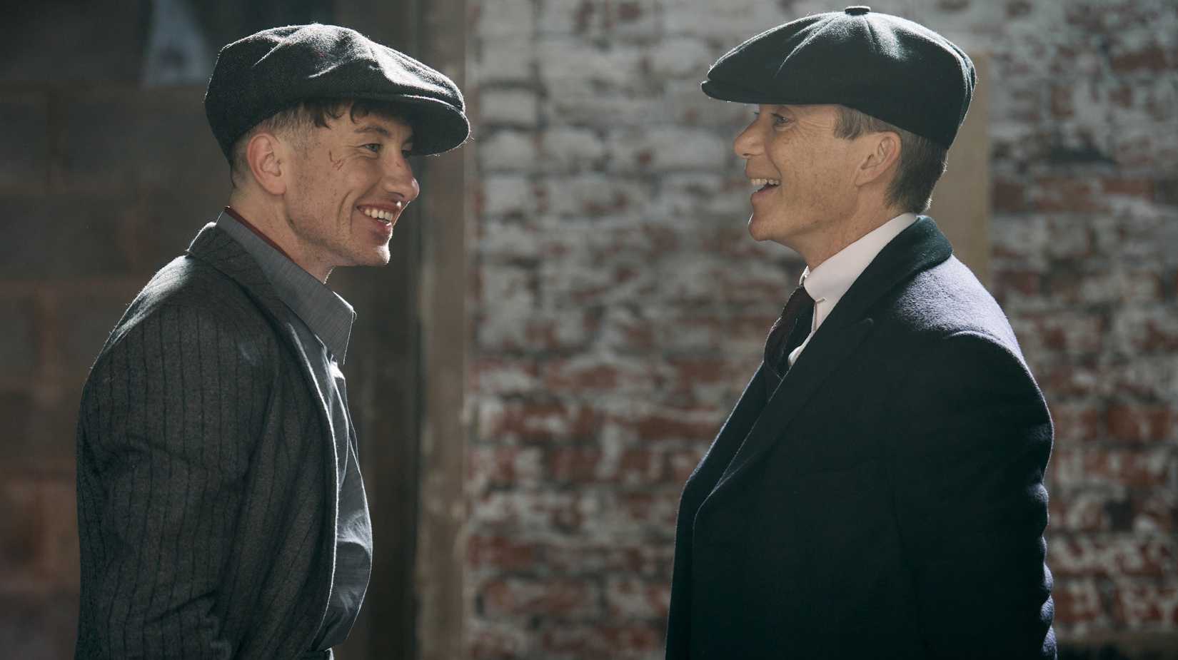 Barry Keoghan e Cillian Murphy rindo nos bastidores de Peaky Blinders: The Immortal Man