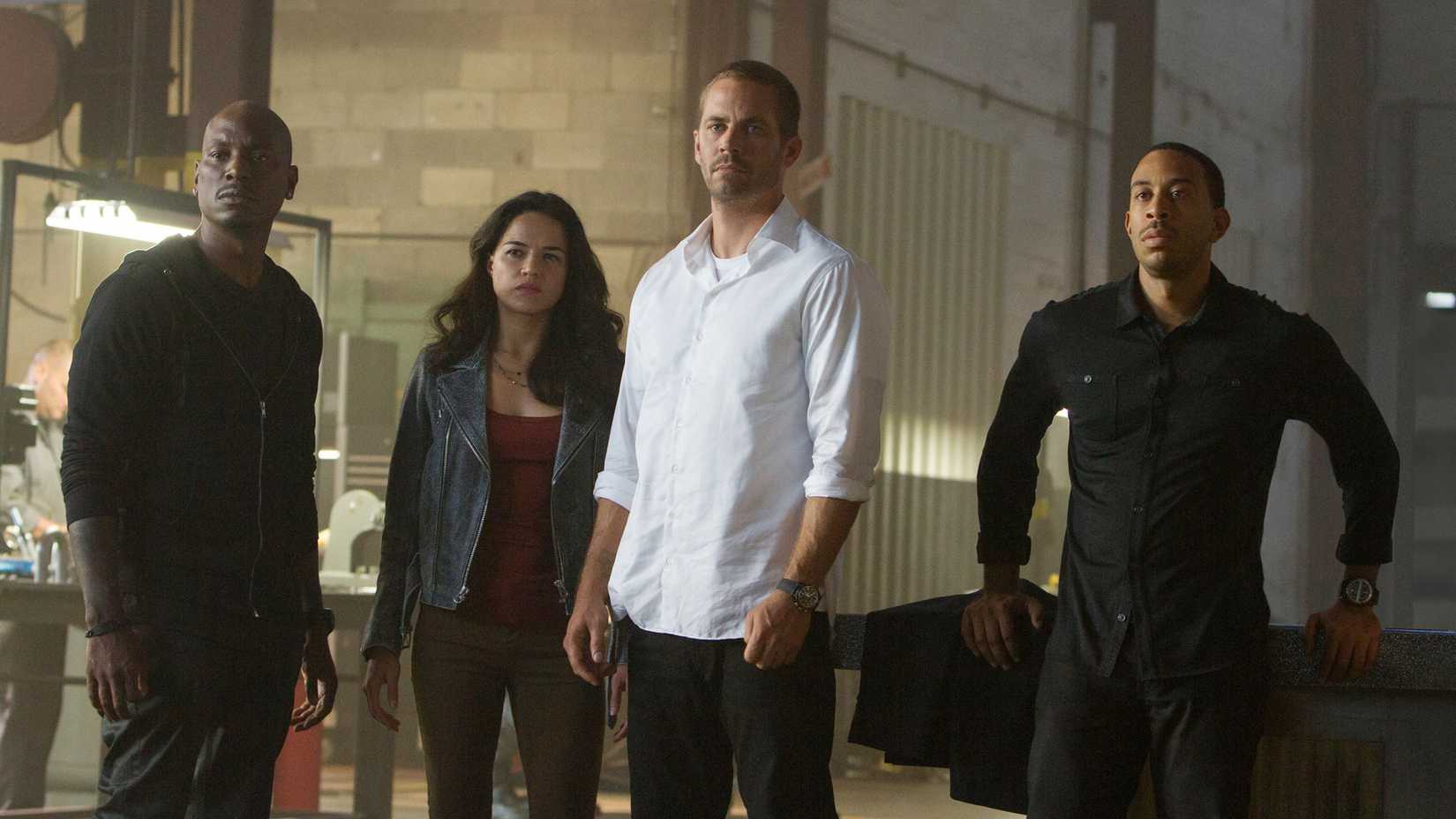 Roman, Letty, Brian O'Conner, y Tej en Furious 7
