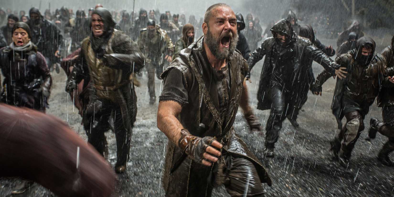Russell Crowe im Regen in Noah