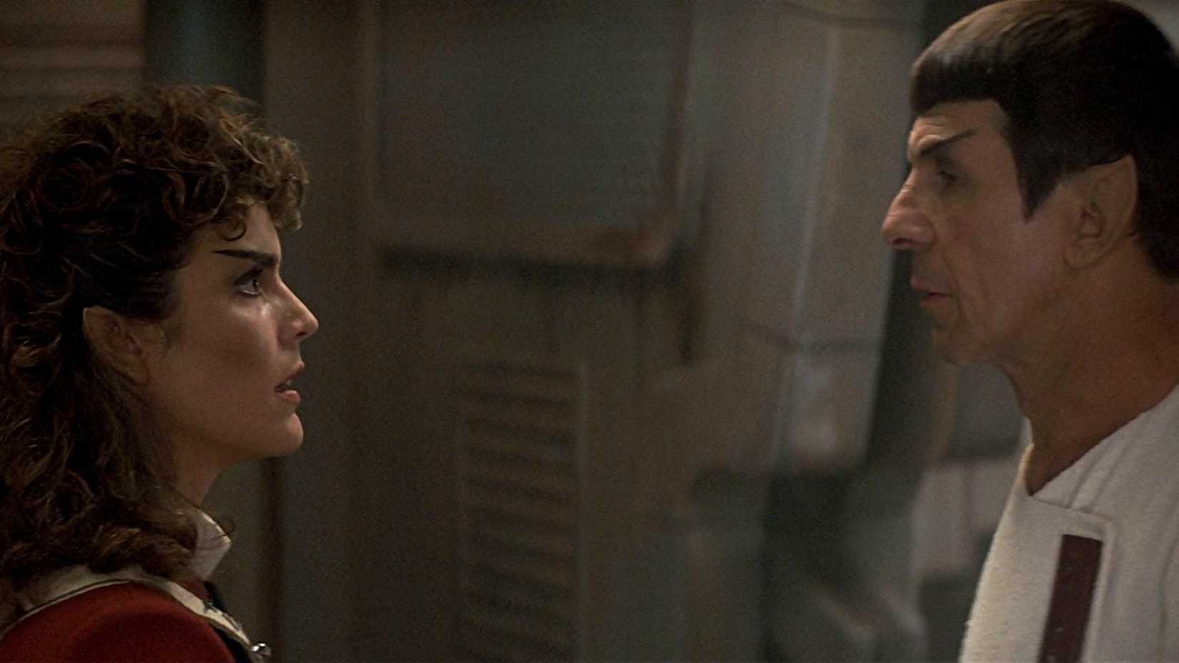 Saavik e Spock em cena de Star Trek