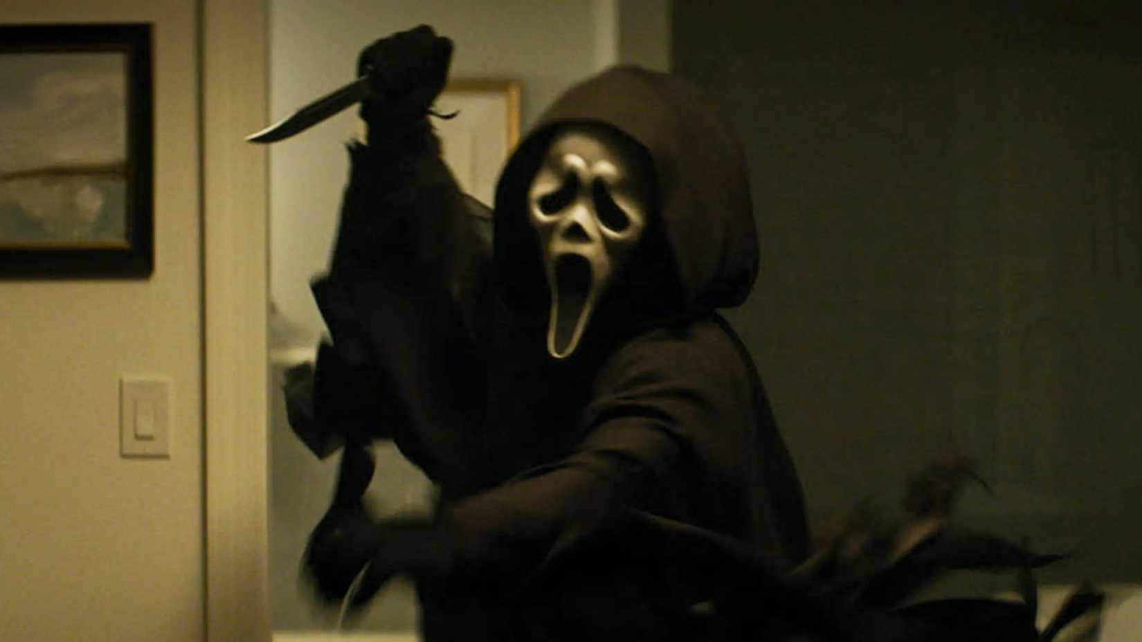 Ghostface segurando sua faca em Scream 7