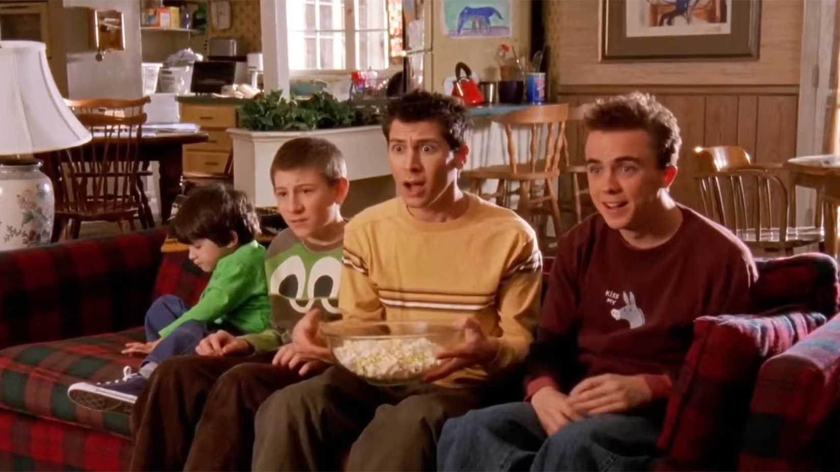 Четыре ребенка, сидящие на диване в комедийном сериале "Malcolm In The Middle".