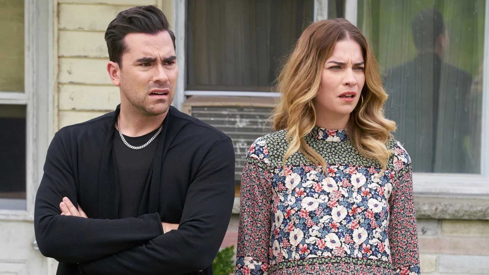 Алекс и Дэвид Роуз в комедии Schitt's Creek.