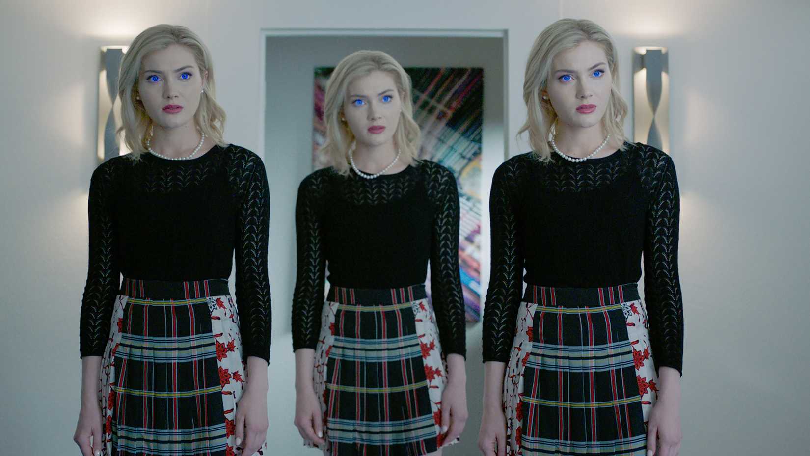 Skyler Samuels como as Irmãs Frost em The Gifted