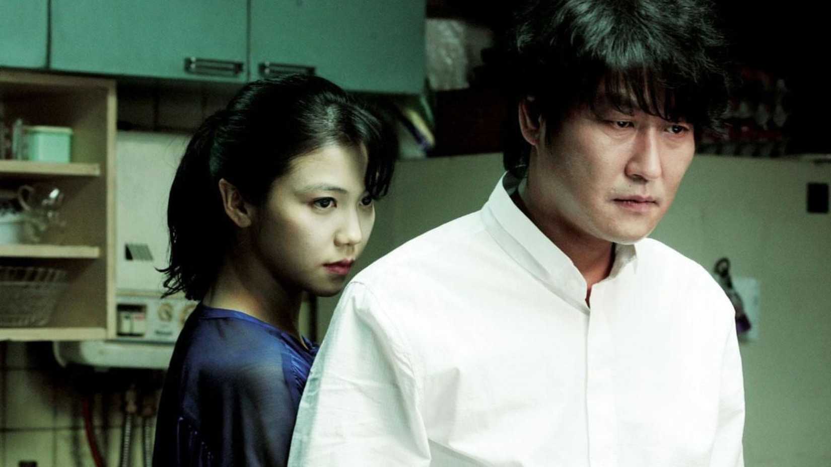 Song Kang-ho als Fr. Sang-hyun mit Kim Ok-vin als Tae-ju in Thirst