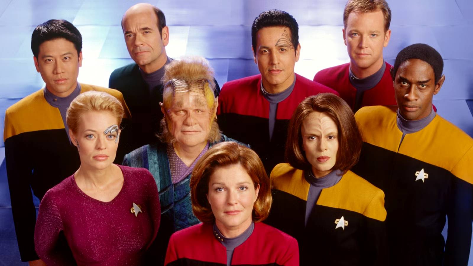 Star trek Voyager Cast With Seven of Nine