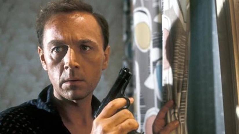 Peter Egan como Magnus Pym en A Perfect Spy (1987)