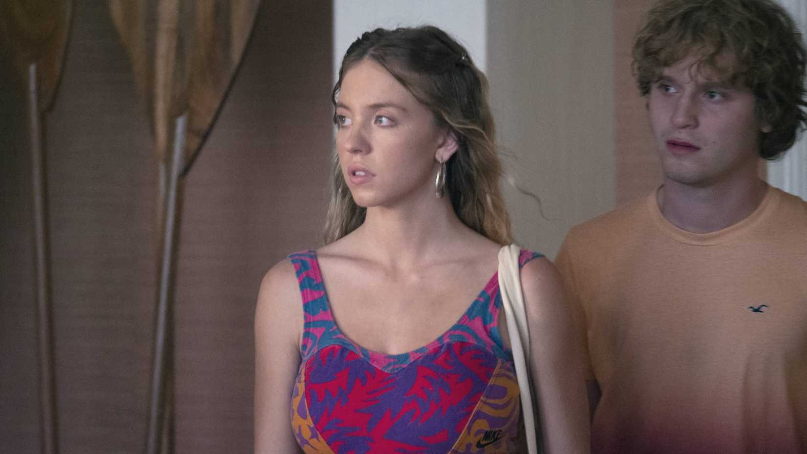 Sydney Sweeney and Fred Hechinger in The White Lotus season 1-1