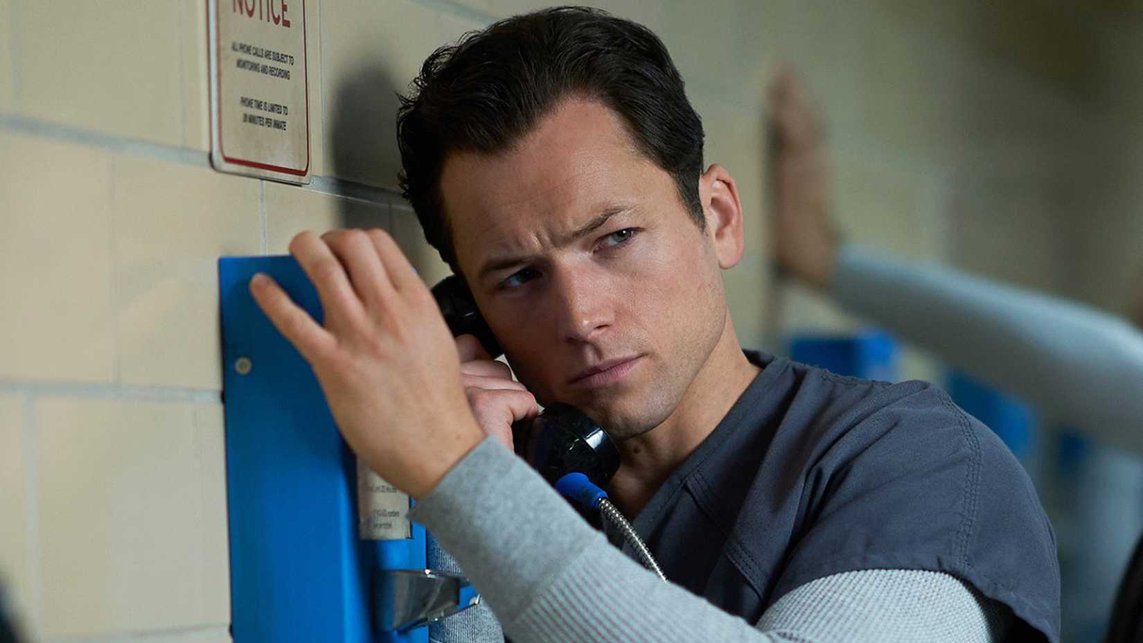 Taron Egerton em cena de Black Bird