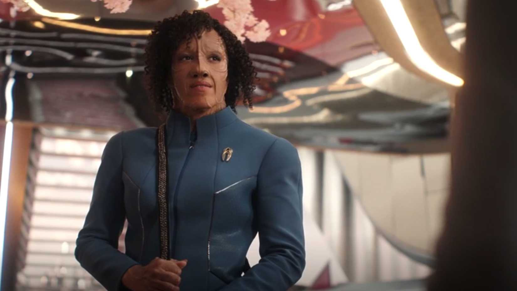 Tawny Newsome como Isla Dax