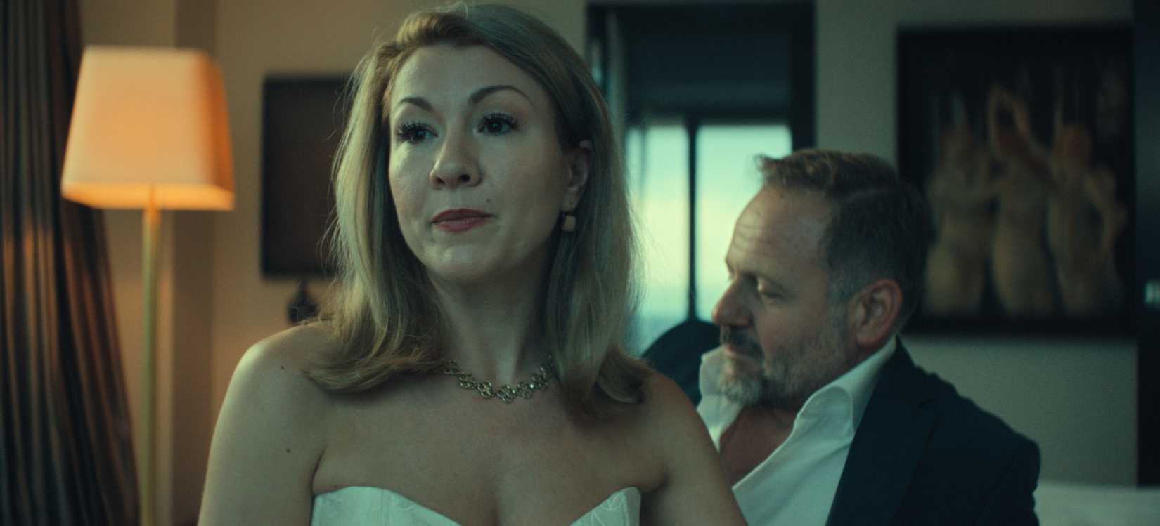 UNFAMILIAR, Genija Rykova (à esquerda), (Temporada 1, exibida em 5 de fevereiro de 2026).