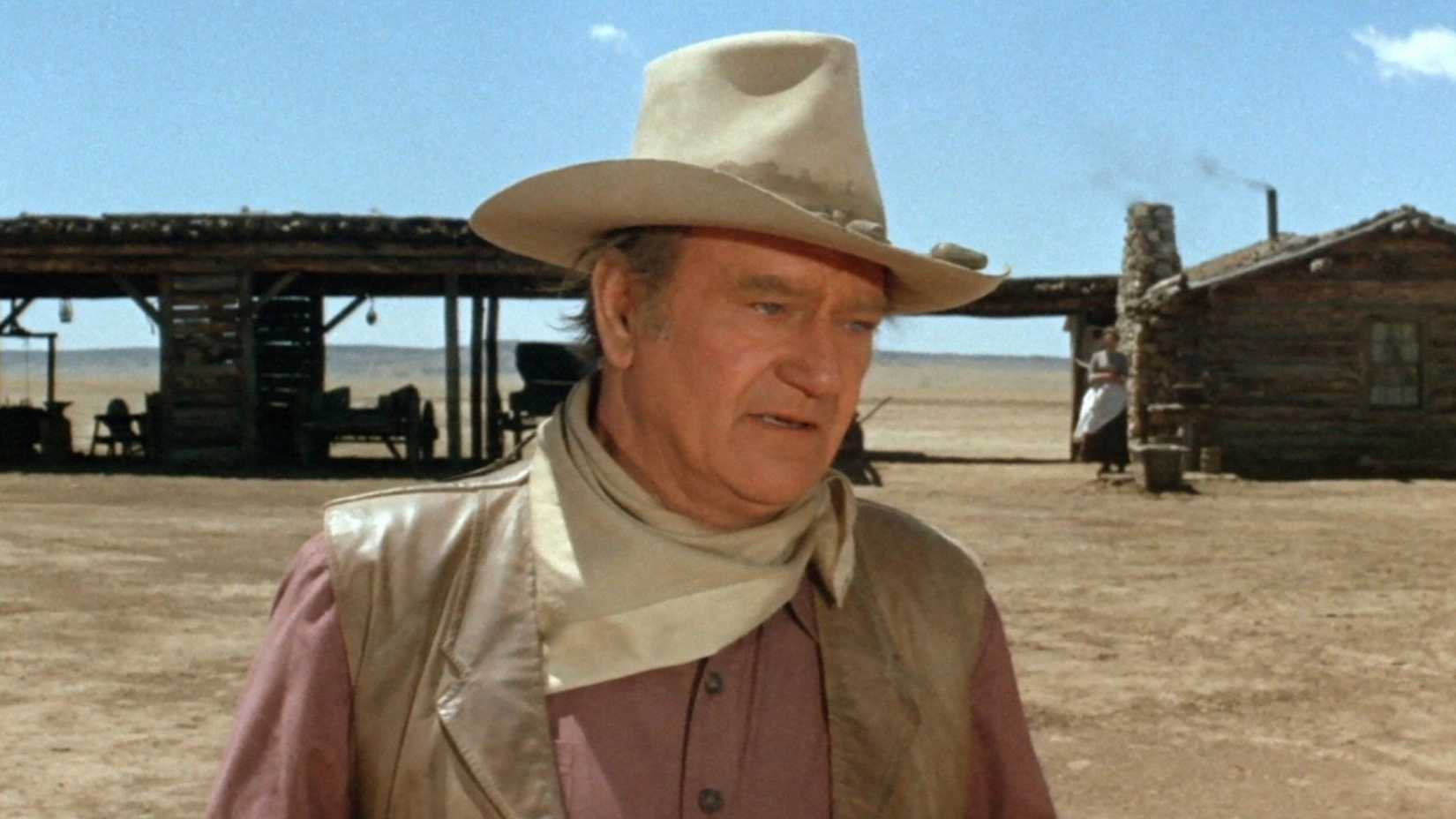 John Wayne observa em The Cowboys