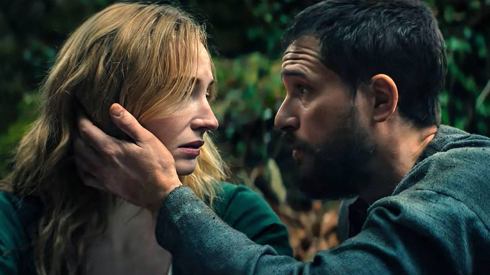 Sophie Turner & Kit Harington Gag After Kissing In New Video While Filming Horror Movie The Dreadful