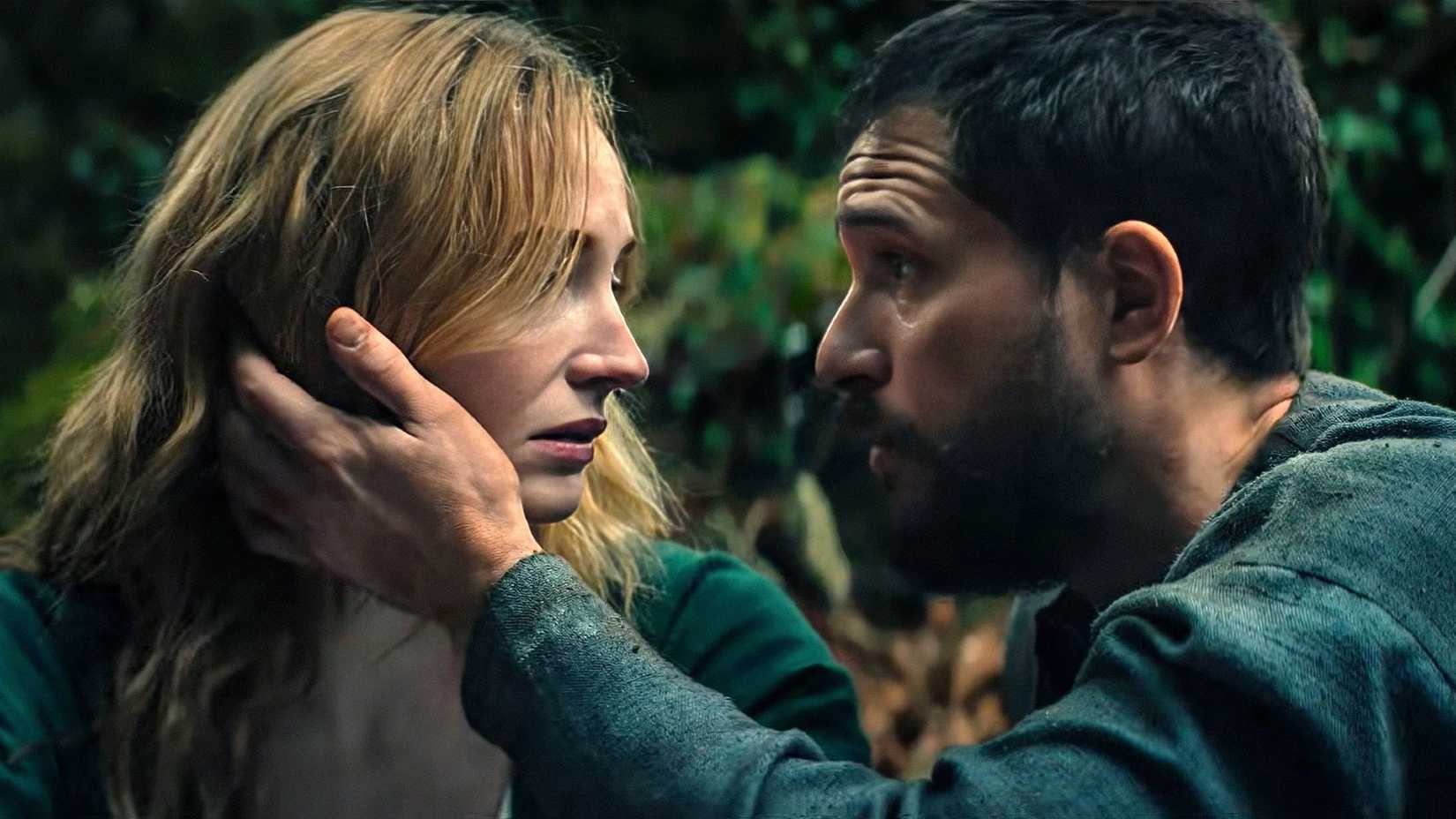 Sophie Turner como Anne e Kit Harington como Jago em The Dreadful