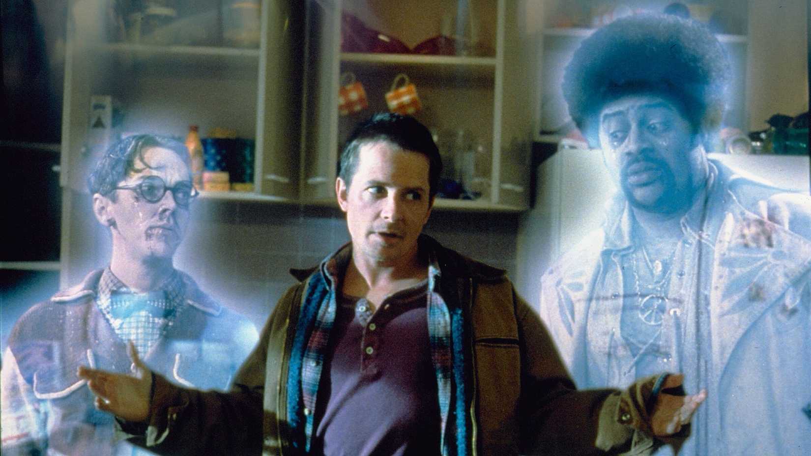 Michael J. Fox entre dois fantasmas em The Frighteners