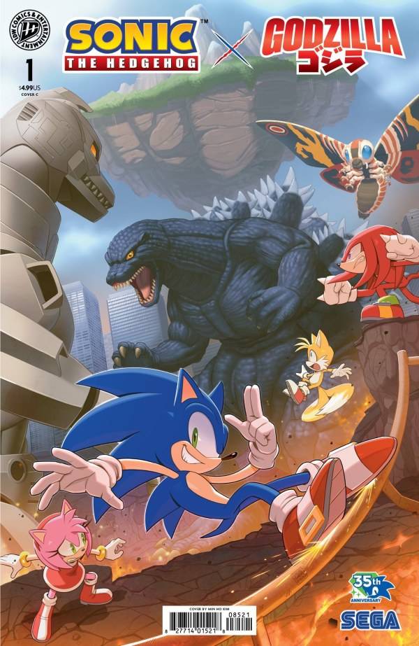 The gang runs next to Gojira, Mechagodzilla, and Mothra in Sonic the Hedgehog x Godzilla IDW crossover comic cover